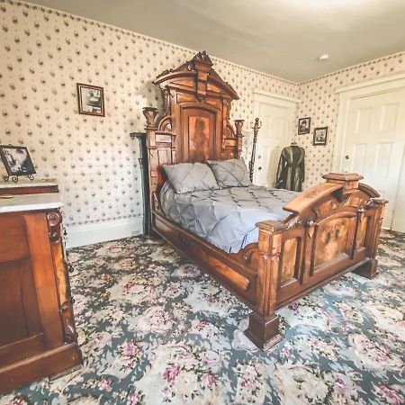 Lizzie Borden House Bed & Breakfast Фол Ривър Екстериор снимка