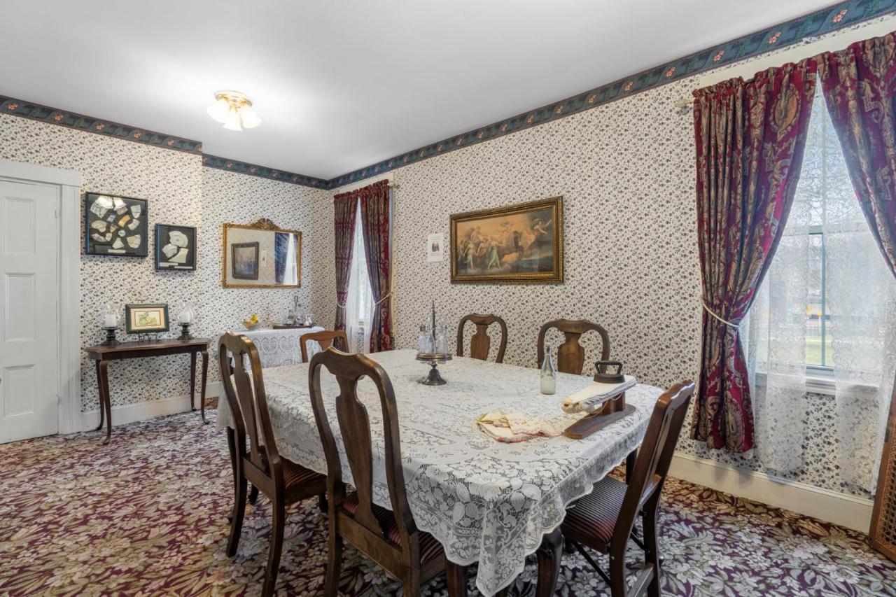 Lizzie Borden House Bed & Breakfast Фол Ривър Екстериор снимка