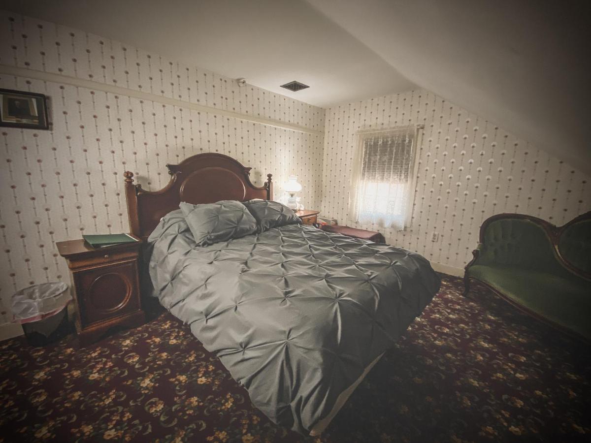 Lizzie Borden House Bed & Breakfast Фол Ривър Екстериор снимка